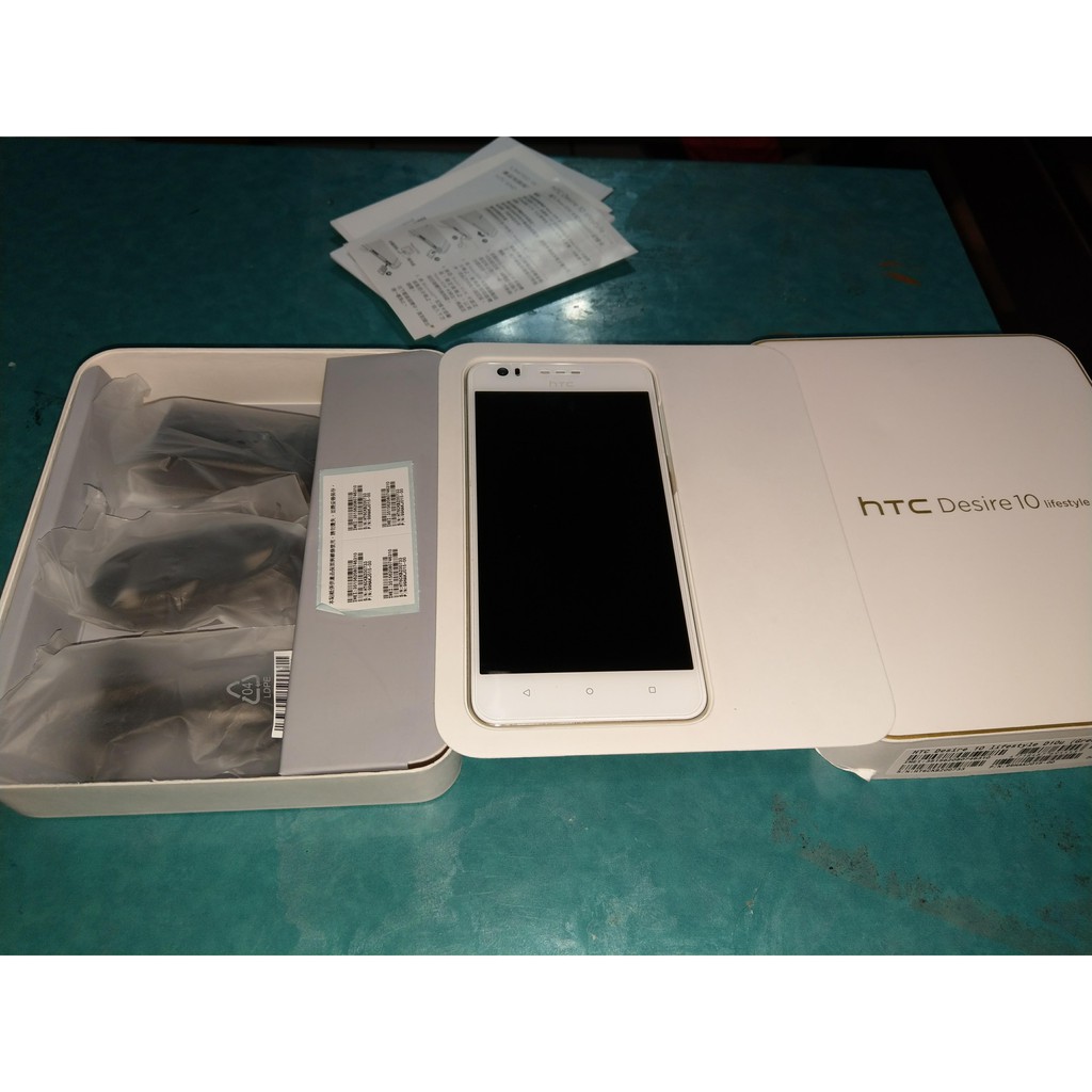 (原廠保固內)二手九成新  HTC Desire 10 lifestyle 3G/32G 薄荷綠(含皮套保護貼)