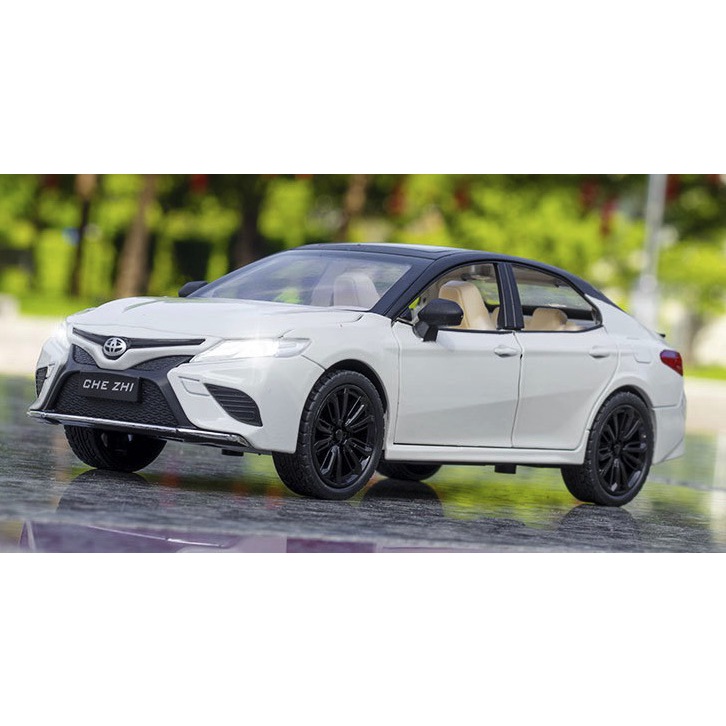 「車苑模型」車致  1:24 TOYOTA Camry  聲光迴力