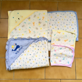 =全新NG= 黃色小鴨 嬰幼兒 精梳棉 純棉加厚 滿版無毒印花 鋪棉包巾 肚圍 臺灣製造