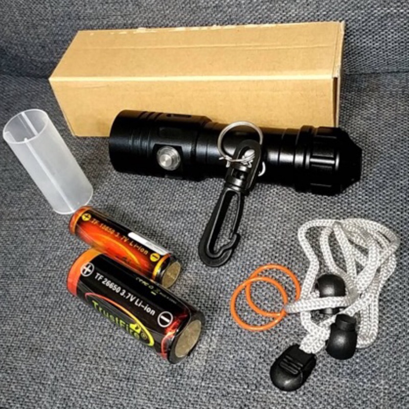 黑色潛水手電筒；潛水燈；潛水攝影燈；補光燈；潛水備用手電筒（1000流明）保固一個月Soshine 26650電池