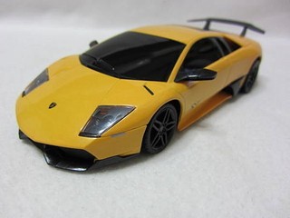【露天蝦皮便宜免運】 1:24(1/24)全新藍寶堅尼(藍寶基尼)LP670-4黃色擬真烤漆原廠授權RASTAR遙控車