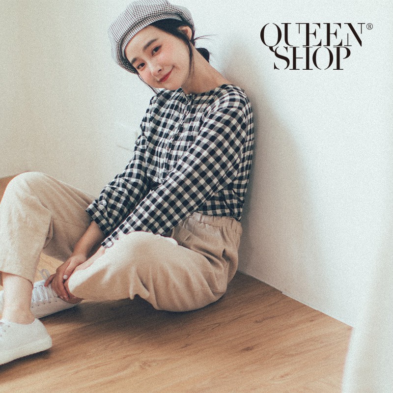 QUEENSHOP 圓領排釦黑白格紋上衣 現+預【01096364】