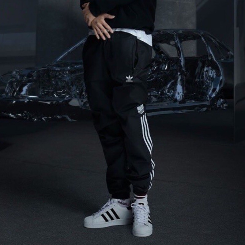 【R-MAN】MINO 宋旻浩 x Adidas 3D Logo 3線縮口褲 運動長褲 男款 黑 GN5944