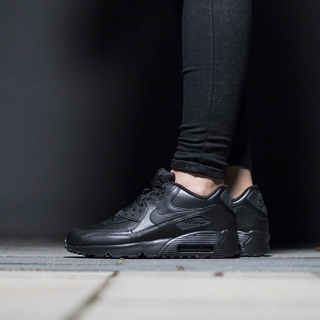 缺貨中「Parody」Nike Air Max 90 GS 全黑 女孩 限時折扣1900 售完為止 23.5-24CM