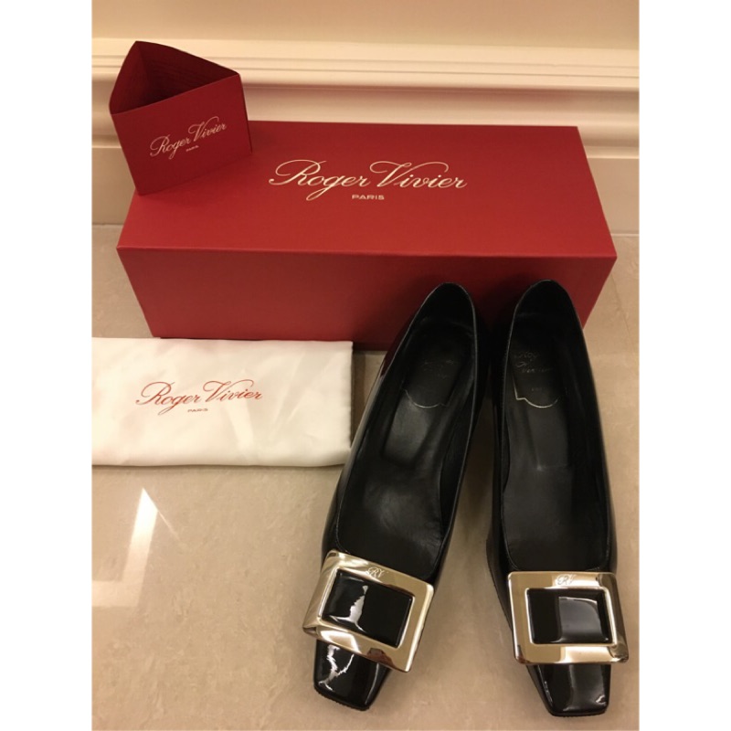 二手 Roger Vivier- Belle Vivier patent leather pumps八成新，限時優惠