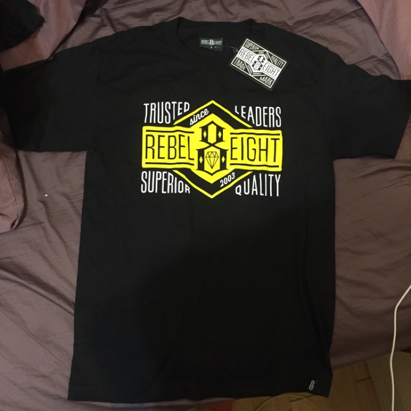 REBEL EIGHT男t-shirt