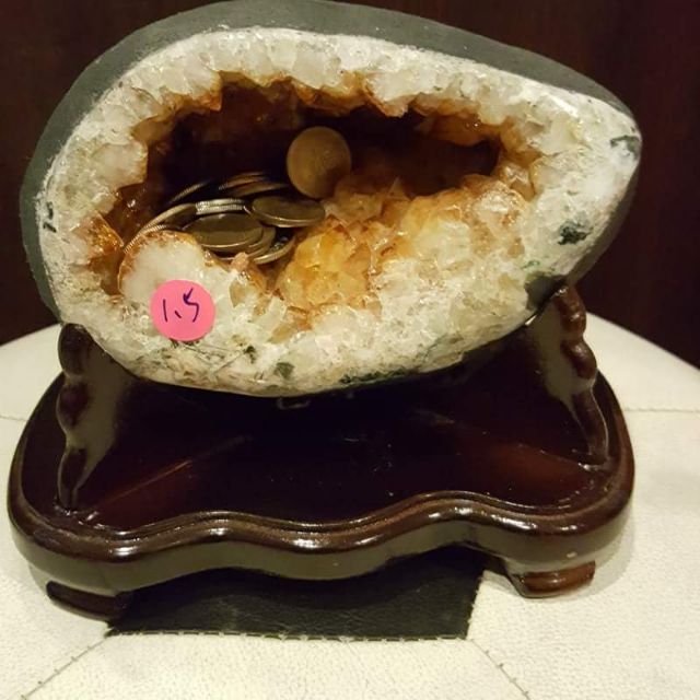 黃晶洞
