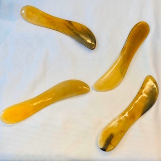 牛角刮痧板－#刮痧板#按摩#按摩梳#穴道按摩#刮痧#按摩器#綠檀木#血檀木#檜木#牛角#按摩梳#全身梳#全身按摩#牛角戒