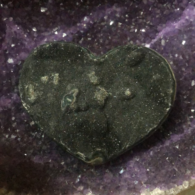 烏拉圭 異象愛心 黑細砂糖晶 帶小球花 閃閃發亮 天然原皮原礦 蝦皮購物