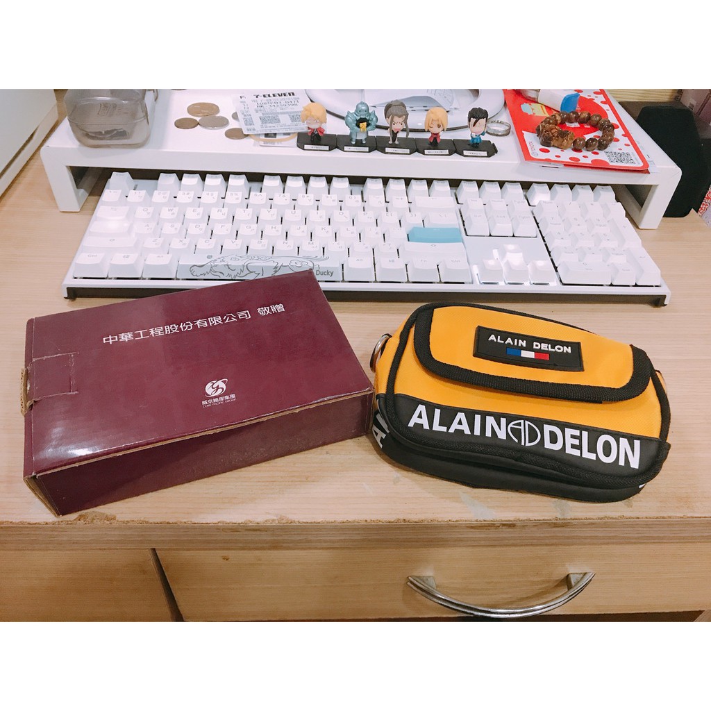 中華工程股東紀念品 ALAIN DELON腰包
