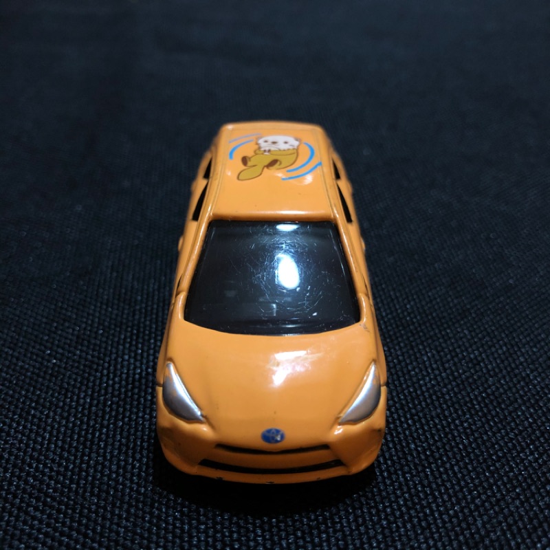 tomica toyota aqua