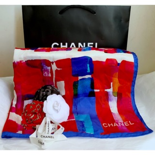 Chanel長方炫彩（大；65*180）披巾（🙋全新高價品，亮麗、好搭；贈限量紅色山茶花@1）