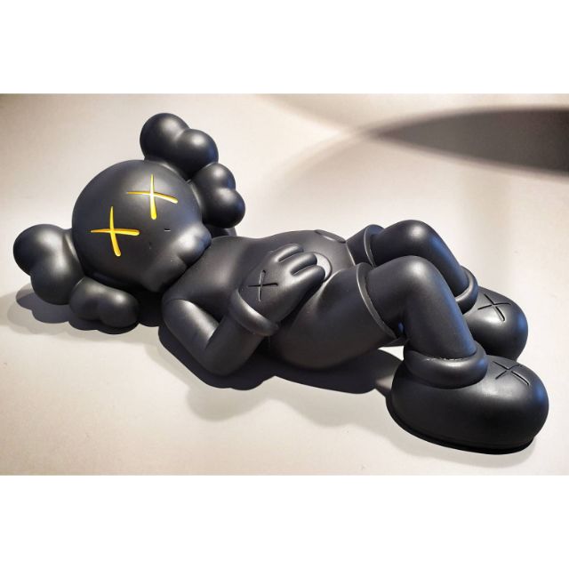 KAWS HOLIDAY JAPAN Vinyl Figure富士山 日本限定 公仔