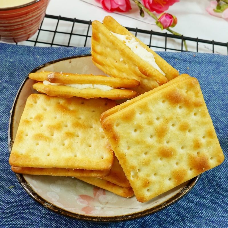 【食尚三味】蘇打夾心餅乾 500g 夾心餅乾 蘇打夾心 原味夾心蘇打餅 吃起來是檸檬口味的奶油 (古早味)