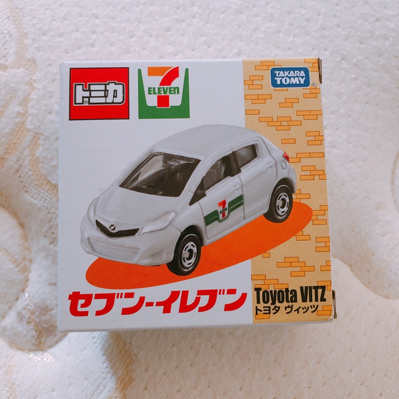 Takara tomy Toyota VITZ 7-11 TOMICA車