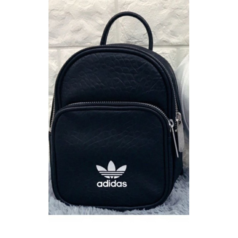 Adidas  休閒小後背包(二手)