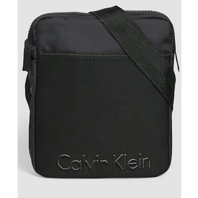 【現貨在台】CALVIN KLEIN 男款標誌斜背包/記者包/肩背包