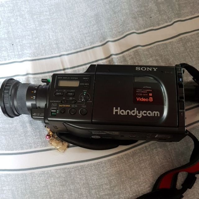 SONY Handycam CCD-V11 Video8。
