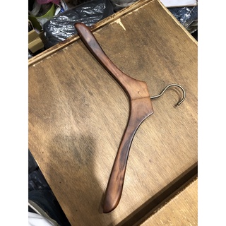 二手木頭衣架 有厚度的服飾店衣架 品牌質感衣架木質衣架 原木色木衣架 木製衣掛 尊貴木衣架 衣架 木製衣架