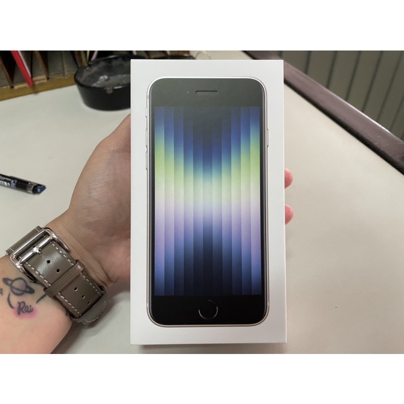 全新 iPhone SE 2022(第 3 代）64GB 星光色