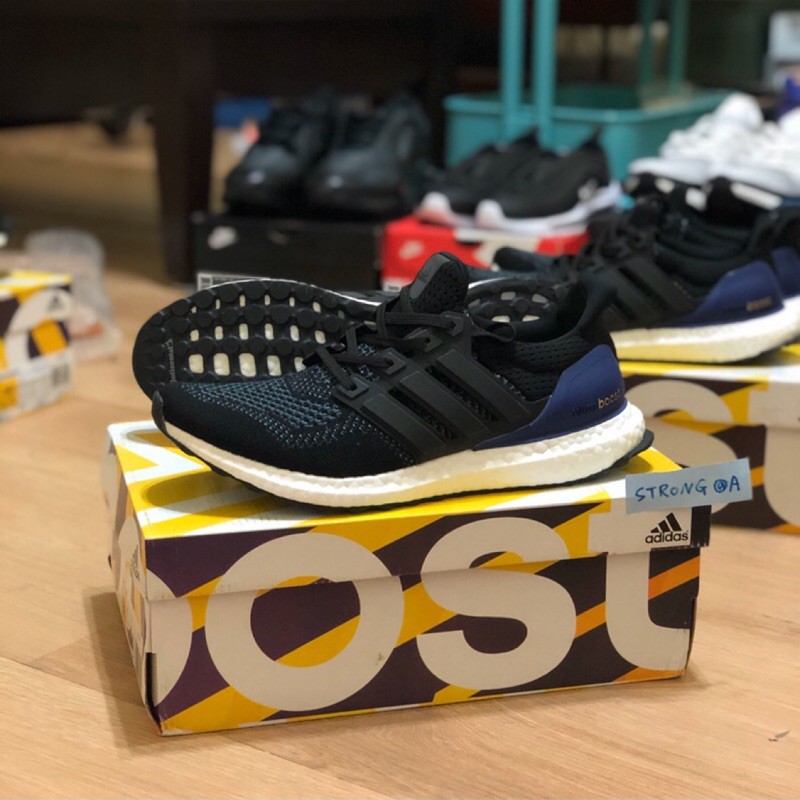 UltraBOOST 1.0 黑藍 B27172 經典