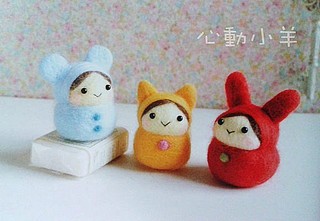 心動小羊^^.不倒翁娃娃美麗諾羊毛羊毛氈材料包、可製作成手機吊飾（純羊毛製品）