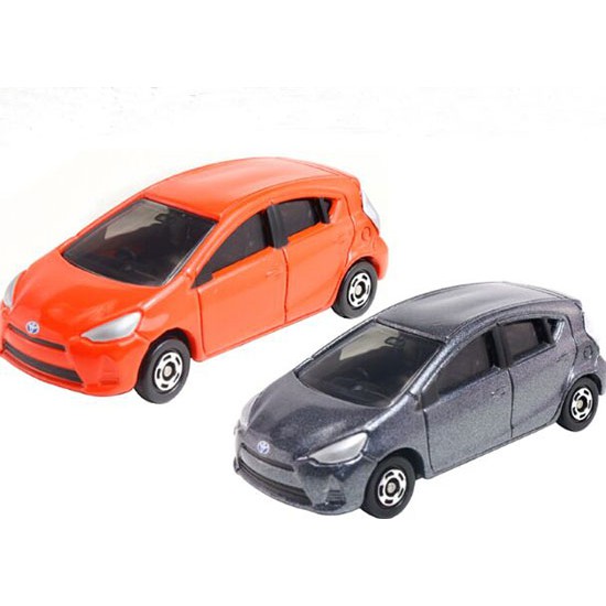 tomica toyota aqua