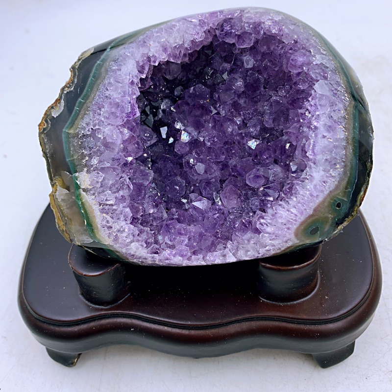 H1038 烏拉圭玄武岩原皮土型紫水晶洞 1.1kg（咖啡色瑪瑙邊-無水泥無油漆）高14cm長14寬12洞深2