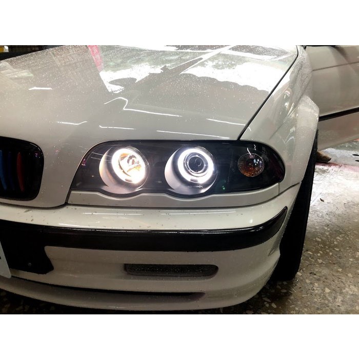 新店【阿勇的店】BMW E46 4門 98~01十月 前期 黑框光圈魚眼式大燈+紅白晶鑽版 全LED尾燈4件式