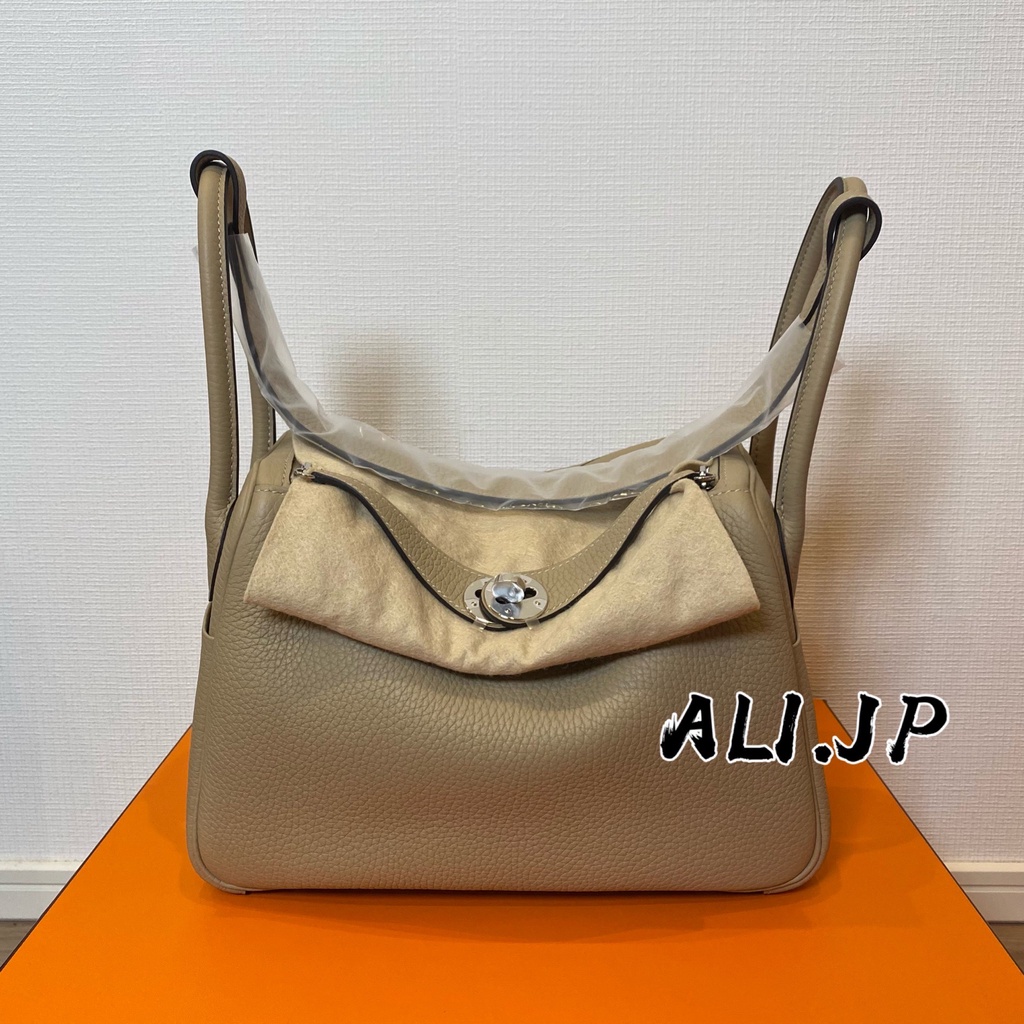 二手正品hermes 愛馬仕lindy 26 風衣灰s2 米色銀扣tc皮手提包單肩包斜挎包現貨 蝦皮購物