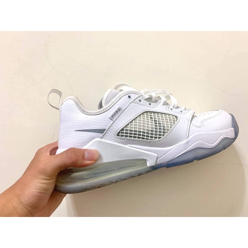 Nike Jordan mars 270 low 白
