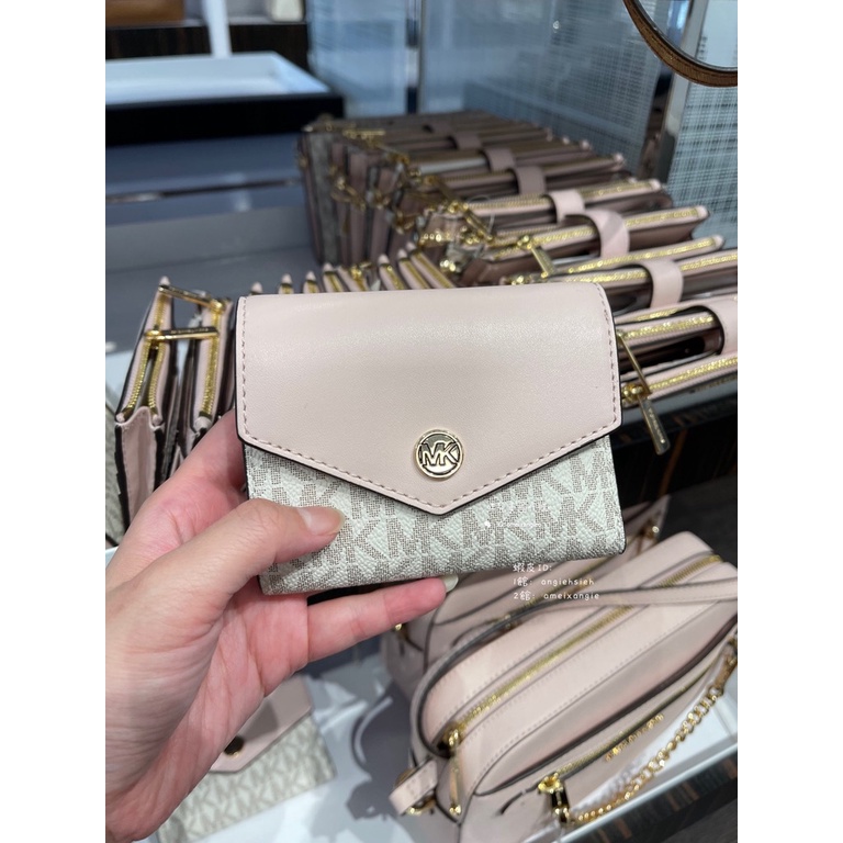 咩兒美國代購🌈Michael Kors MK 防刮皮革 滿版logo拼接皮革 信封式三折小短夾