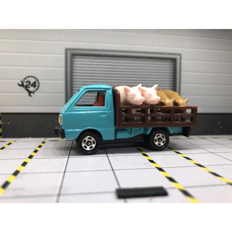 tomica 日本製suzuki carry no.31改豬車 淺藍色（螺絲底盤）