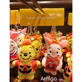 日本 東京迪士尼樂園 2017萬聖節 維尼 維尼熊 小熊維尼 小朱 piglet 絨毛娃娃吊飾 胸針掛飾