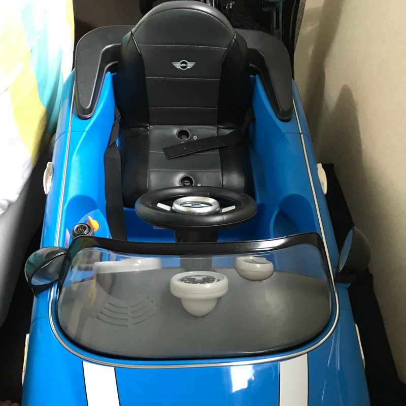 Mini Cooper 藍色電動車