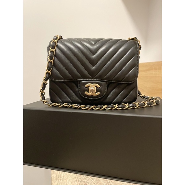 [已售] Chanel mini coco 17黑金山形紋方胖