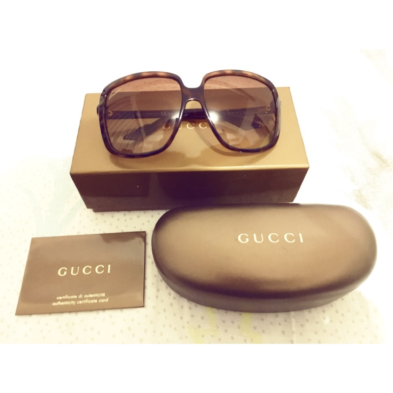 Gucci 專櫃正品 太陽眼鏡 有保卡（已過保） 購於桃園機場采盟免稅店僅帶過2次