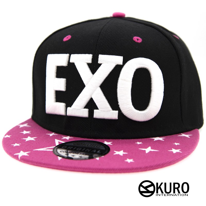 KURO-SHOP黑色桃紅帽沿EXO電繡潮流板帽棒球帽