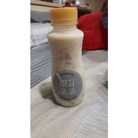 銀耳桃膠紅棗牛奶養生飲品