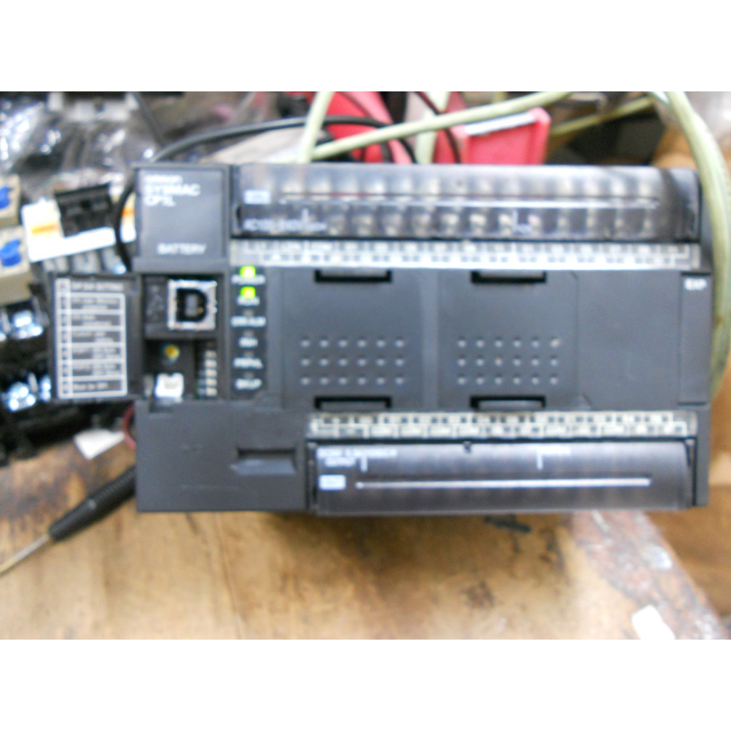 OMRON PLC CP1L-M40DR-A 24點DC輸入16點繼電器輸出 AC100-220V