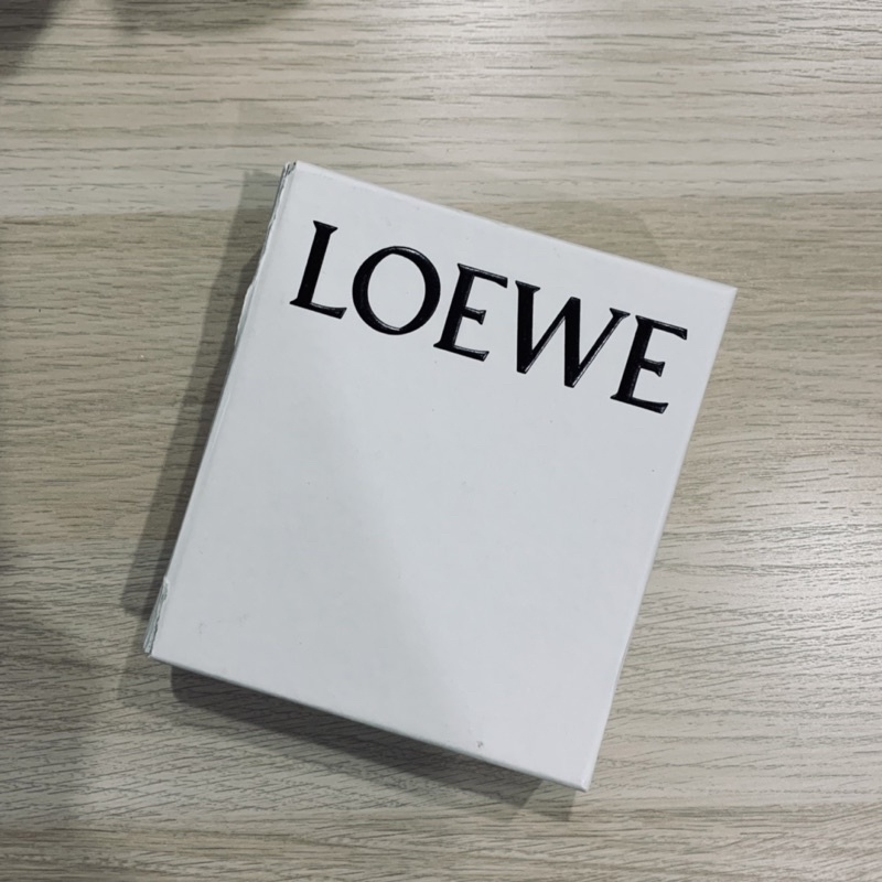 LOEWE專櫃皮夾、小皮件、紙盒。可送禮、收藏