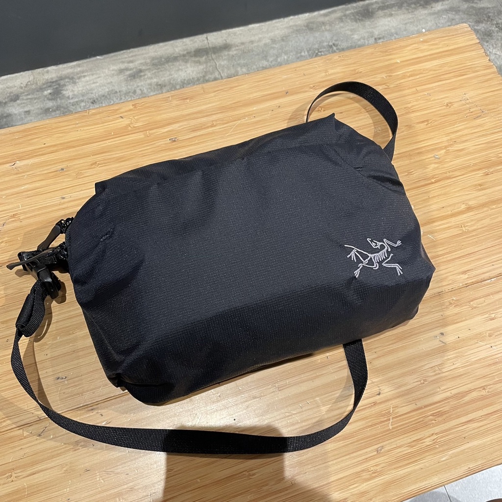 かわいい～！」 ARC'TERYX Heliad 6L Cross Body Bag sandhollowresort.com