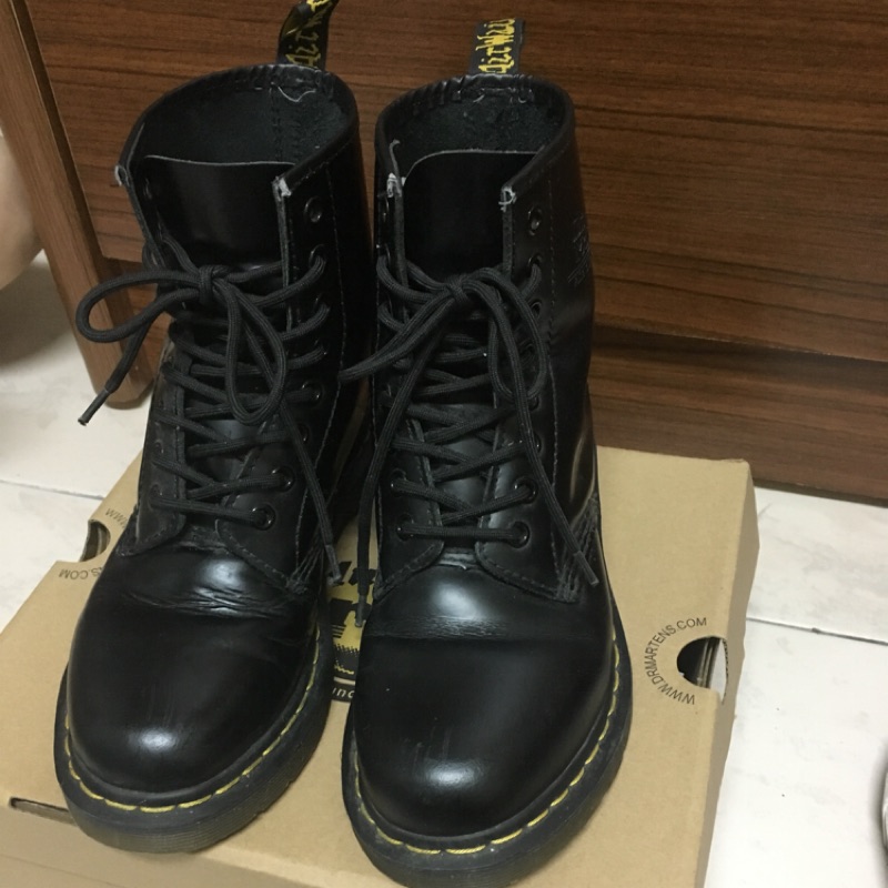 Dr.Martens  8孔黑色馬丁鞋 送鞋油鞋帶