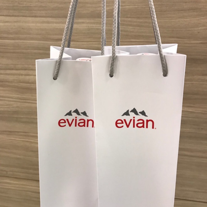 Evian  禮盒🎁