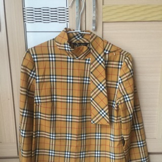 採之登 二手 Burberry 圖案 長袖上衣 買家茹茹已訂