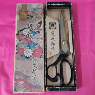 二手日本藤次郎剪刀10吋半26cm。少用很銳利未開鋒(盒子較舊有破損)