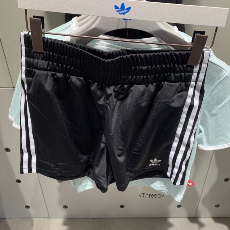 🏀ADIDAS ORIGINALS ADICOLOR 運動短褲 兩側開衩 三線 黑色 女款 FM2610