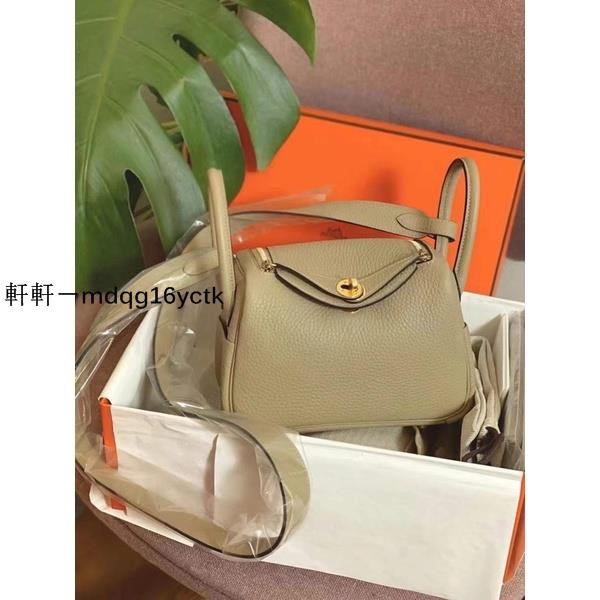 軒軒 愛馬仕專櫃現貨 Hermes Mini Lindy 風衣灰金扣tc皮z刻太美了 蝦皮購物