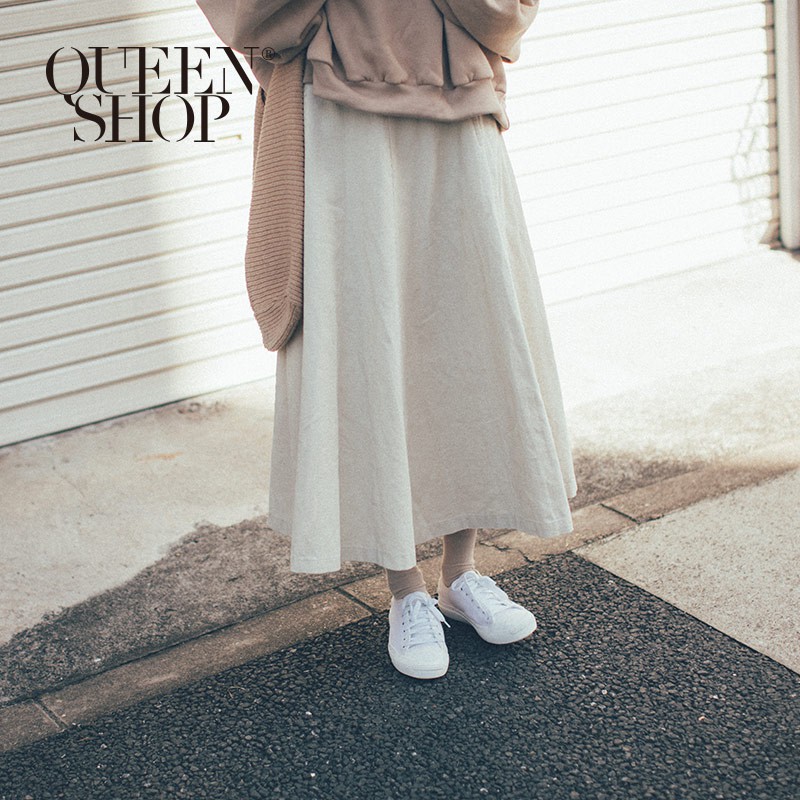 QUEENSHOP 休閒百搭燈芯絨A擺設計長裙 兩色售 S/M 現+預【03020605】