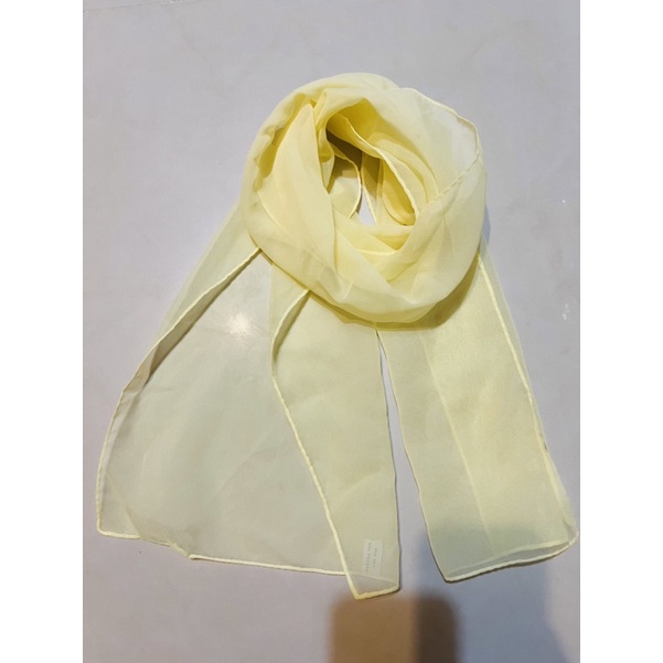 （全新 有局部不明顯髒污）日本製 鵝黃色素色素面透光長版絲巾 絲質圍巾